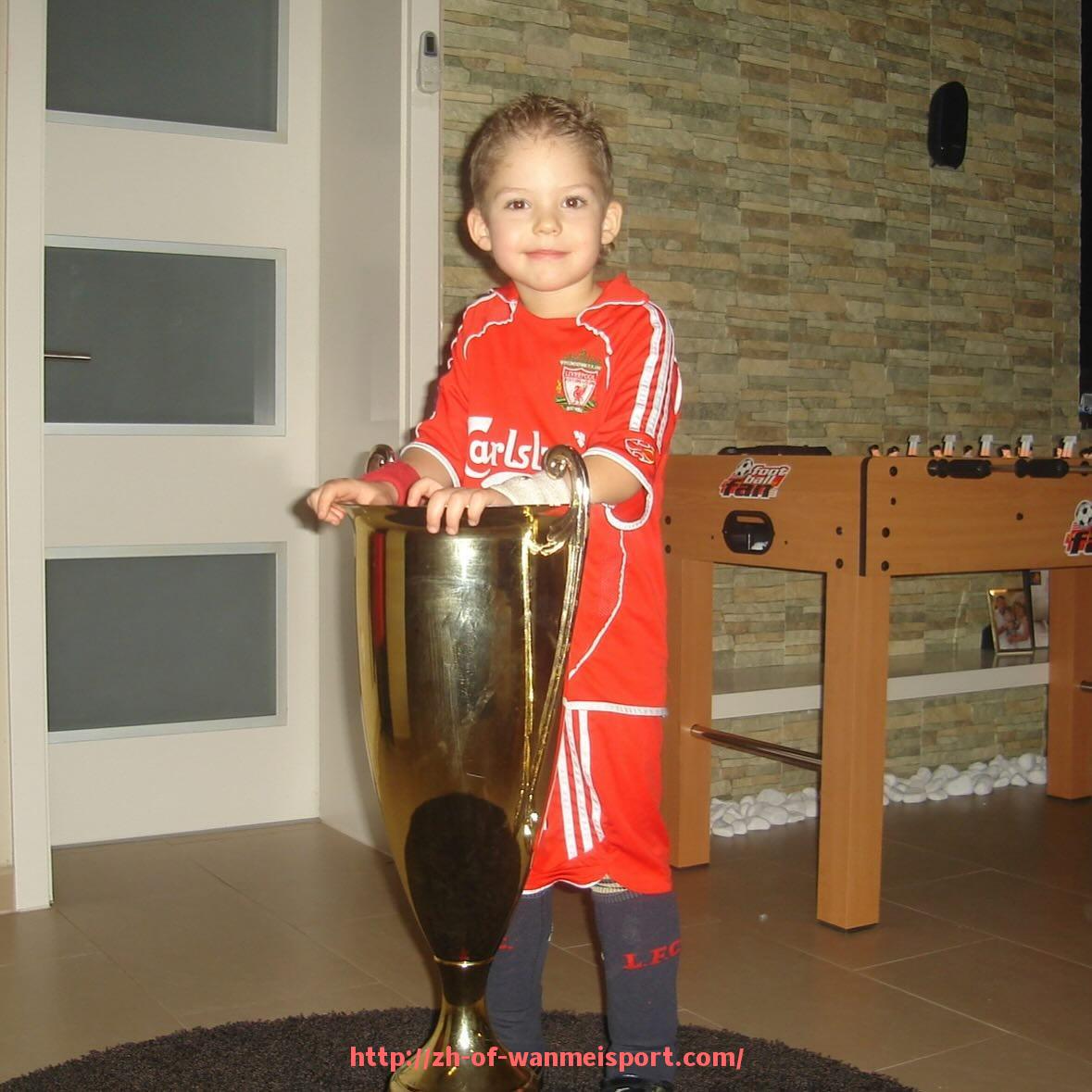 完美体育app-世俱杯比赛工作人员着装规范图例及执行细则